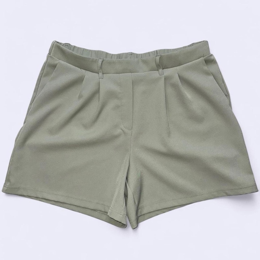 32 Degrees COOL Sage Green Tailored Shorts – Size M